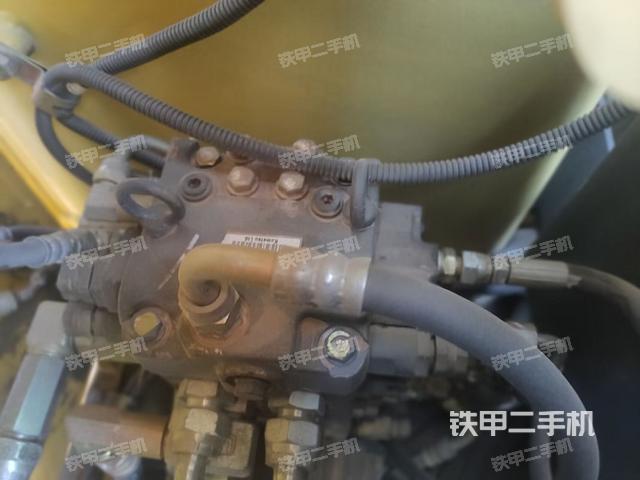 回转马达和主控阀（整机外观）