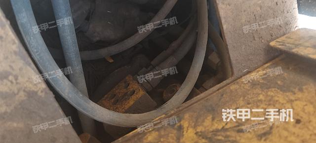 回转马达和主控阀（整机外观）