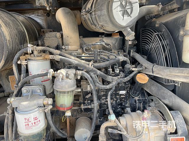 回转马达和主控阀（整机外观）