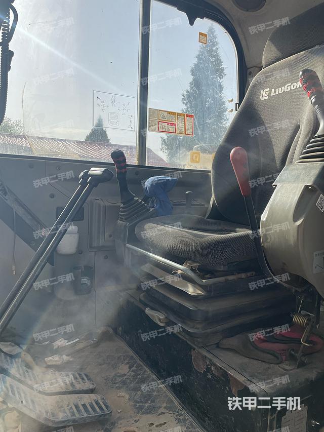 驾驶室整体（整机外观）