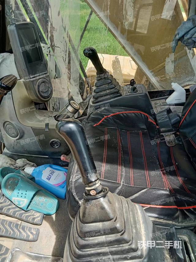 驾驶室整体（整机外观）