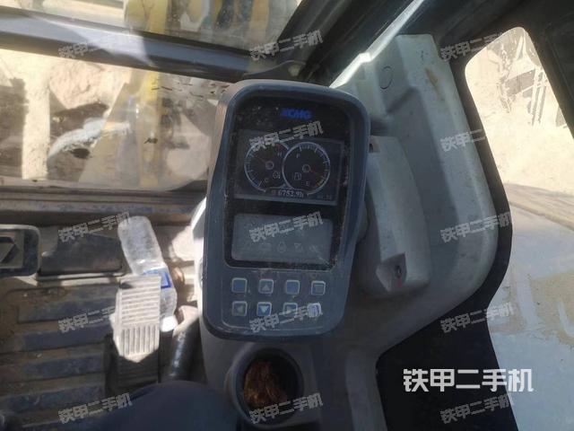 回转马达和主控阀（整机外观）