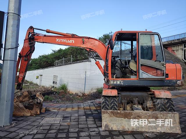 驾驶室顶部（整机外观）