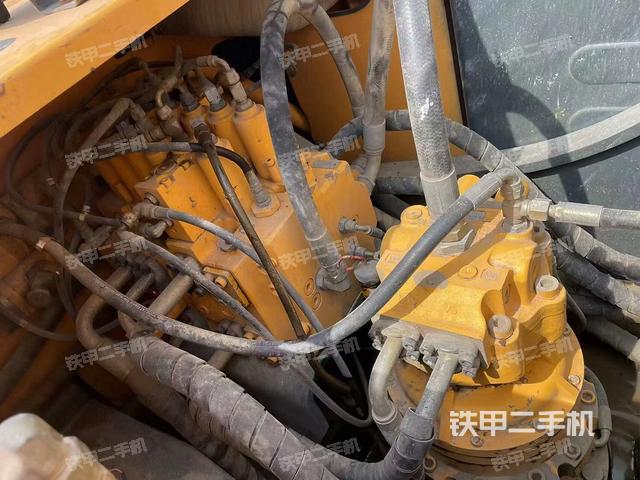 回转马达和主控阀（整机外观）