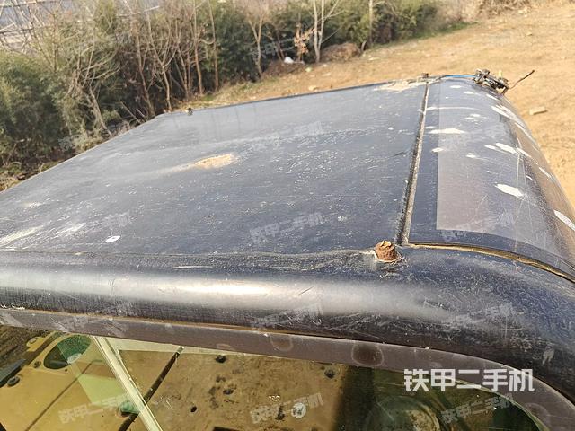 驾驶室顶部（整机外观）