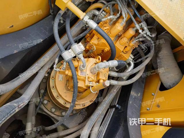 回转马达和主控阀（整机外观）