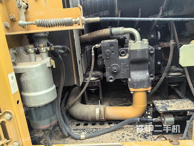 液压泵舱室正面整体（整机外观）