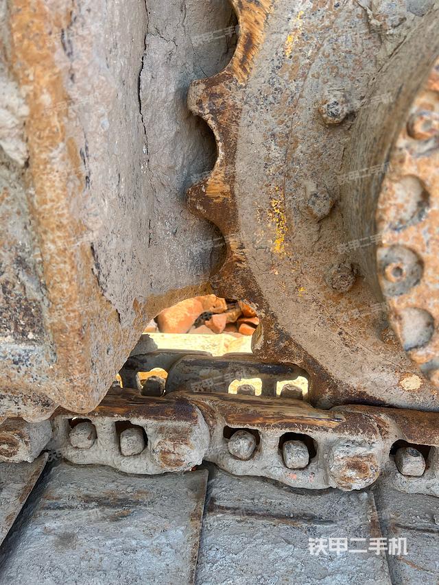 驾驶室顶部（整机外观）