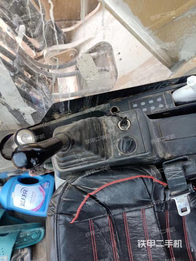 回转马达和主控阀（整机外观）