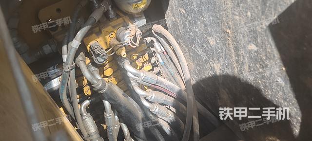 驾驶室顶部（整机外观）