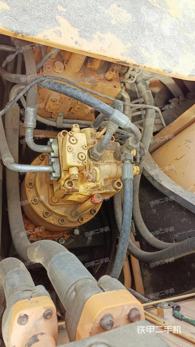 回转马达和主控阀（整机外观）