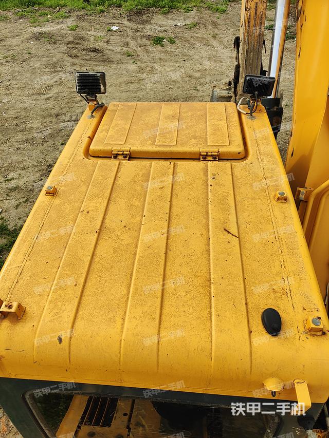 驾驶室顶部（整机外观）