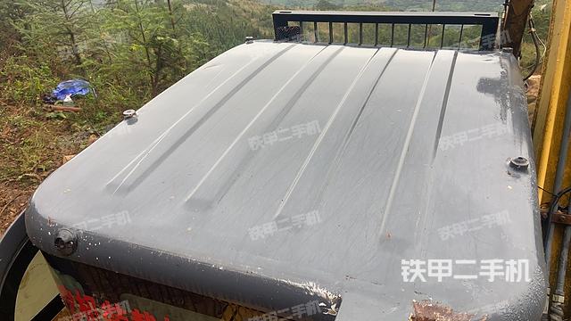 驾驶室顶部（整机外观）