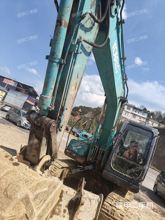 神钢SK130-8挖掘机