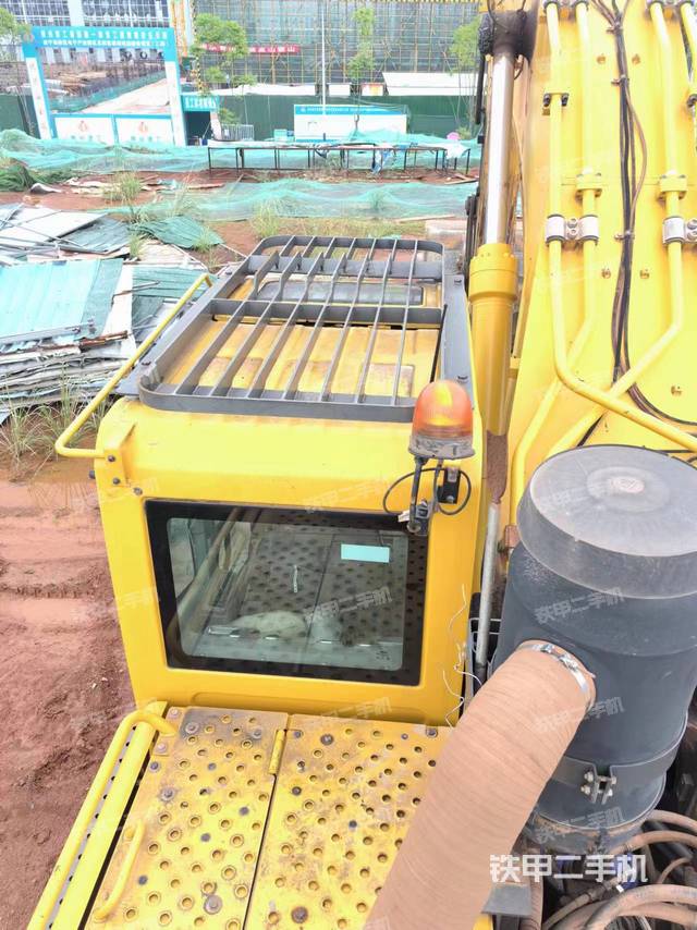 驾驶室顶部（整机外观）