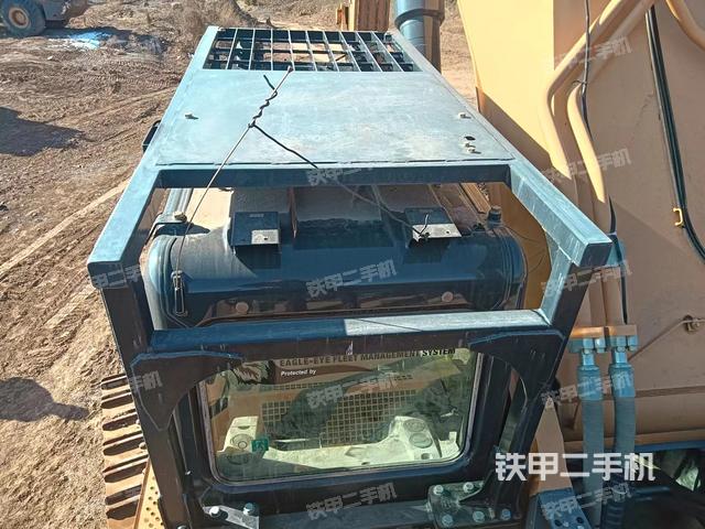 驾驶室顶部（整机外观）