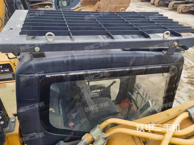 驾驶室顶部（整机外观）