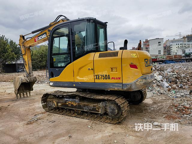 驾驶室顶部（整机外观）