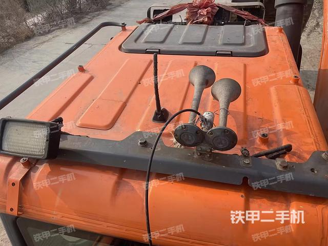 驾驶室顶部（整机外观）