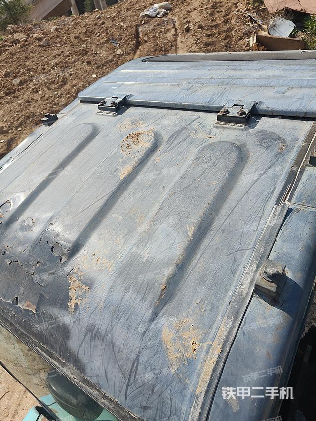 驾驶室顶部（整机外观）