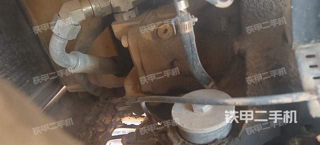 液压泵舱室正面整体（整机外观）