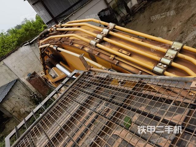 驾驶室顶部（整机外观）