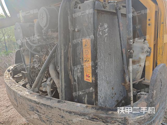 回转马达和主控阀（整机外观）