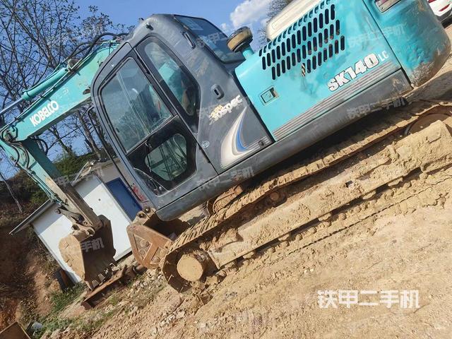 神钢SK130-8挖掘机