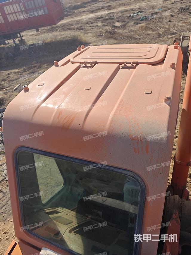 驾驶室顶部（整机外观）