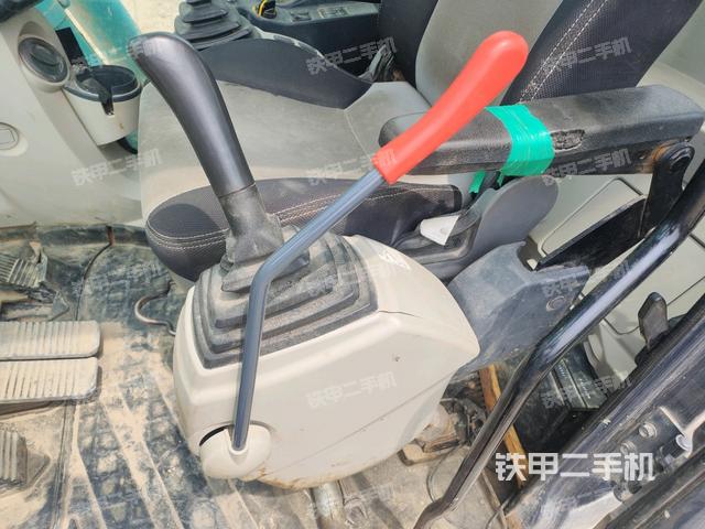 座椅左侧控制台/音响/含左手柄（驾驶室部分）