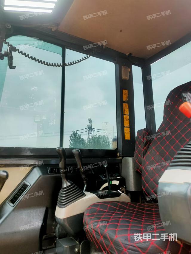 驾驶室整体（整机外观）