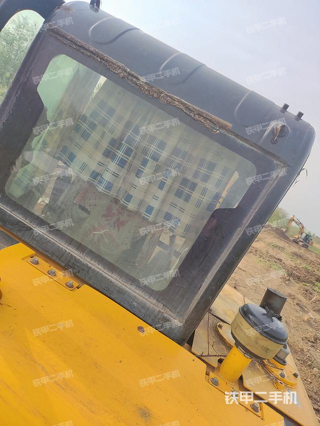 驾驶室顶部（整机外观）