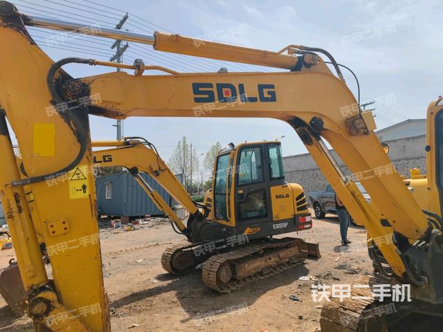 小臂整體右前（工作和回轉裝置）