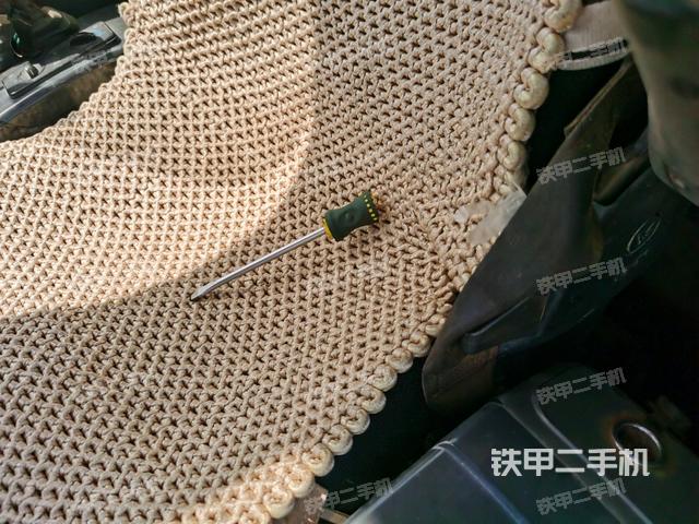 座椅后部(駕駛室部分) 座椅后部(駕駛室部分)