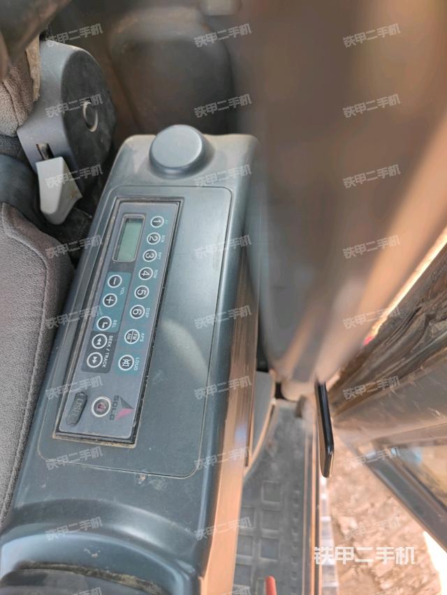 座椅右側控制臺/鑰匙門/油門/含右手柄（駕駛室部分）