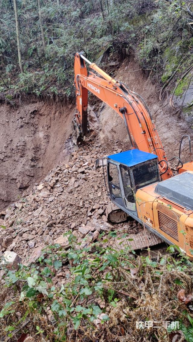 驾驶室顶部（整机外观）