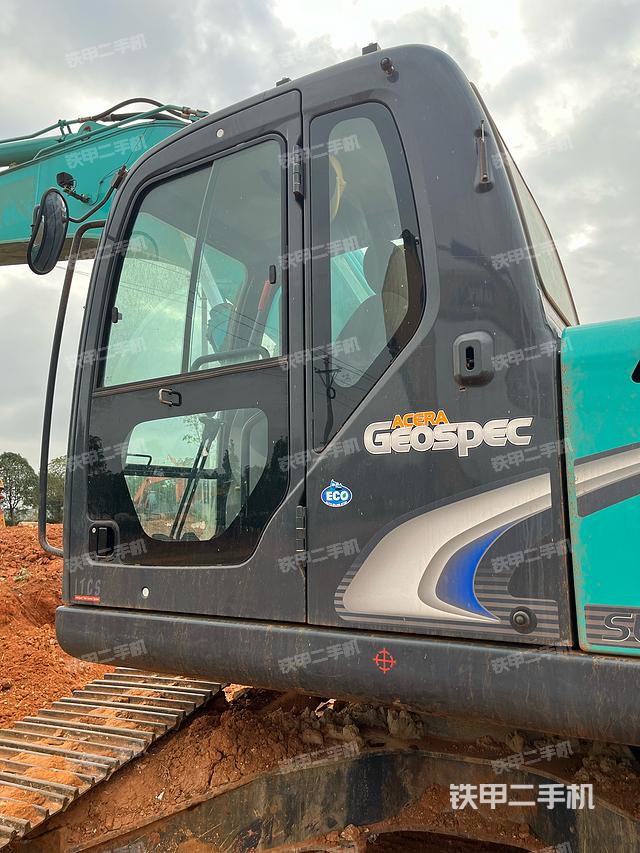 驾驶室顶部（整机外观）