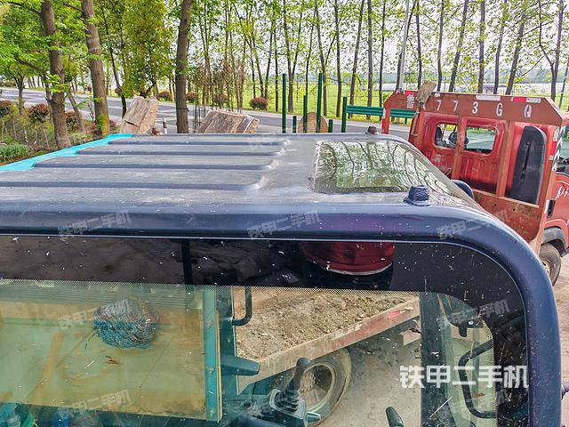 驾驶室顶部（整机外观）