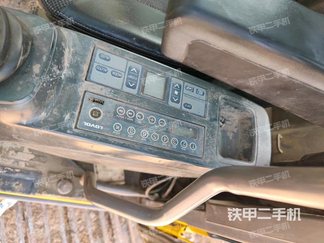 座椅右側(cè)控制臺(tái)/鑰匙門/油門/含右手柄(駕駛室部分) 座椅右側(cè)控制臺(tái)/鑰匙門/油門/含右手柄(駕駛室部分)