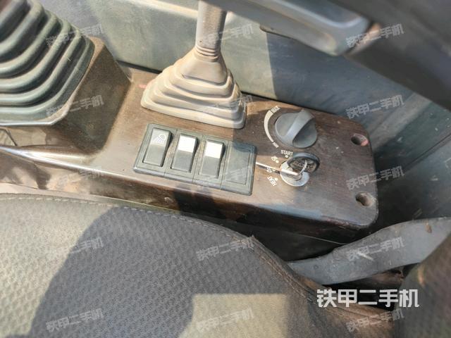 座椅左側控制臺/音響/含左手柄(駕駛室部分) 座椅左側控制臺/音響/含左手柄(駕駛室部分)