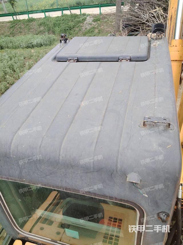 驾驶室顶部（整机外观）