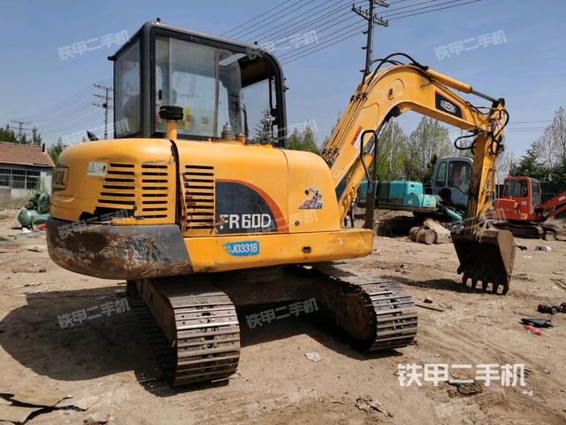 右后45(整機(jī)外觀) 右后45(整機(jī)外觀)
