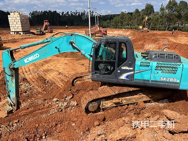 驾驶室整体（整机外观）