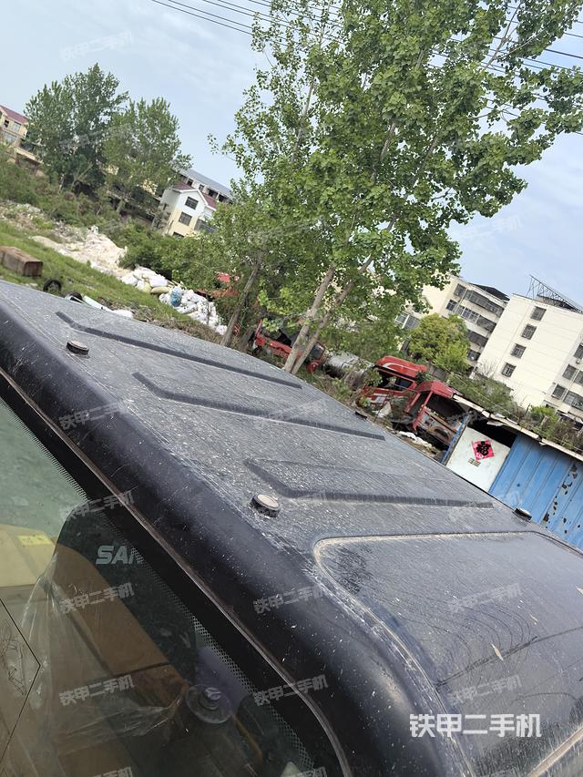 驾驶室顶部（整机外观）