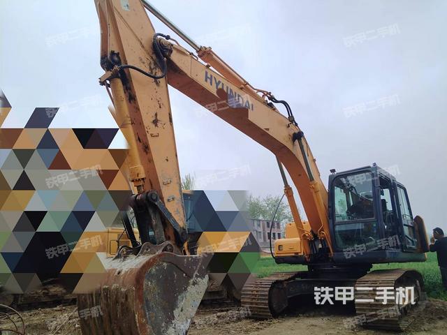 现代R215-7C挖掘机