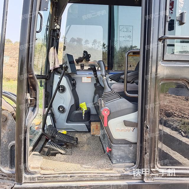 驾驶室整体（整机外观）