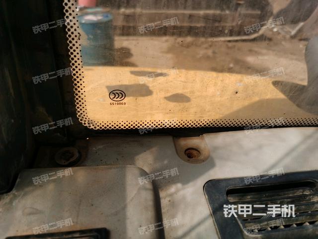 左后方玻璃角標(biāo)(駕駛室部分) 左后方玻璃角標(biāo)(駕駛室部分)