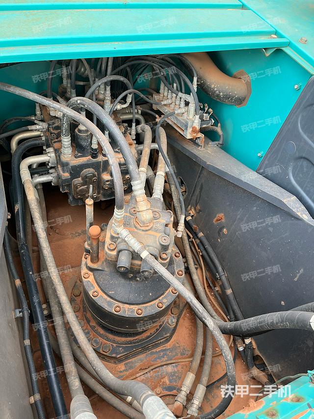 回转马达和主控阀（整机外观）