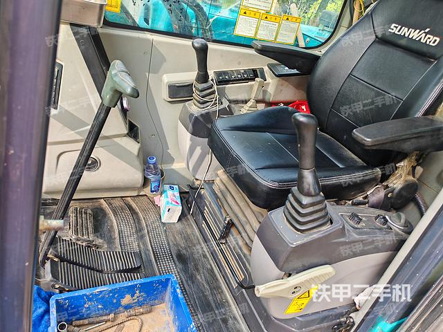 驾驶室整体（整机外观）