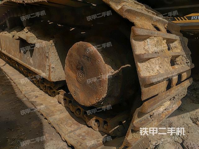 右驅(qū)動輪（行走機構(gòu)）